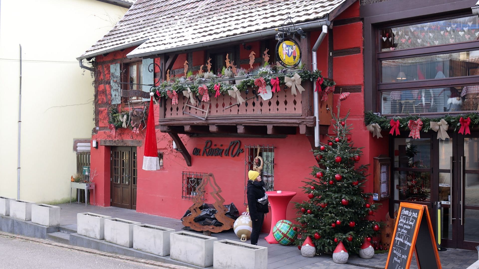 La façade du restaurant le Raisin d'Or.