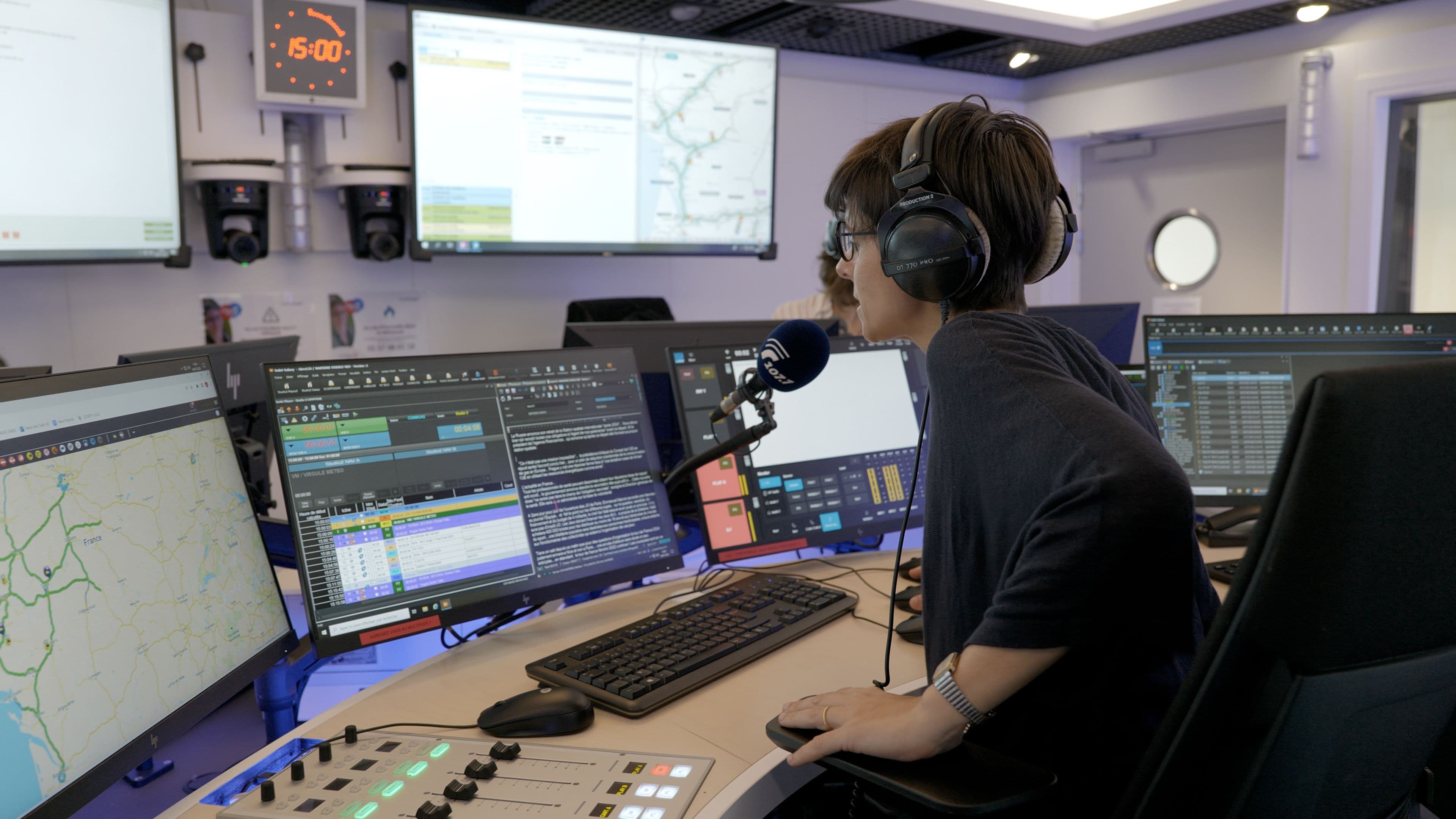 Clara Boissé au micro de Radio VINCI Autoroutes.