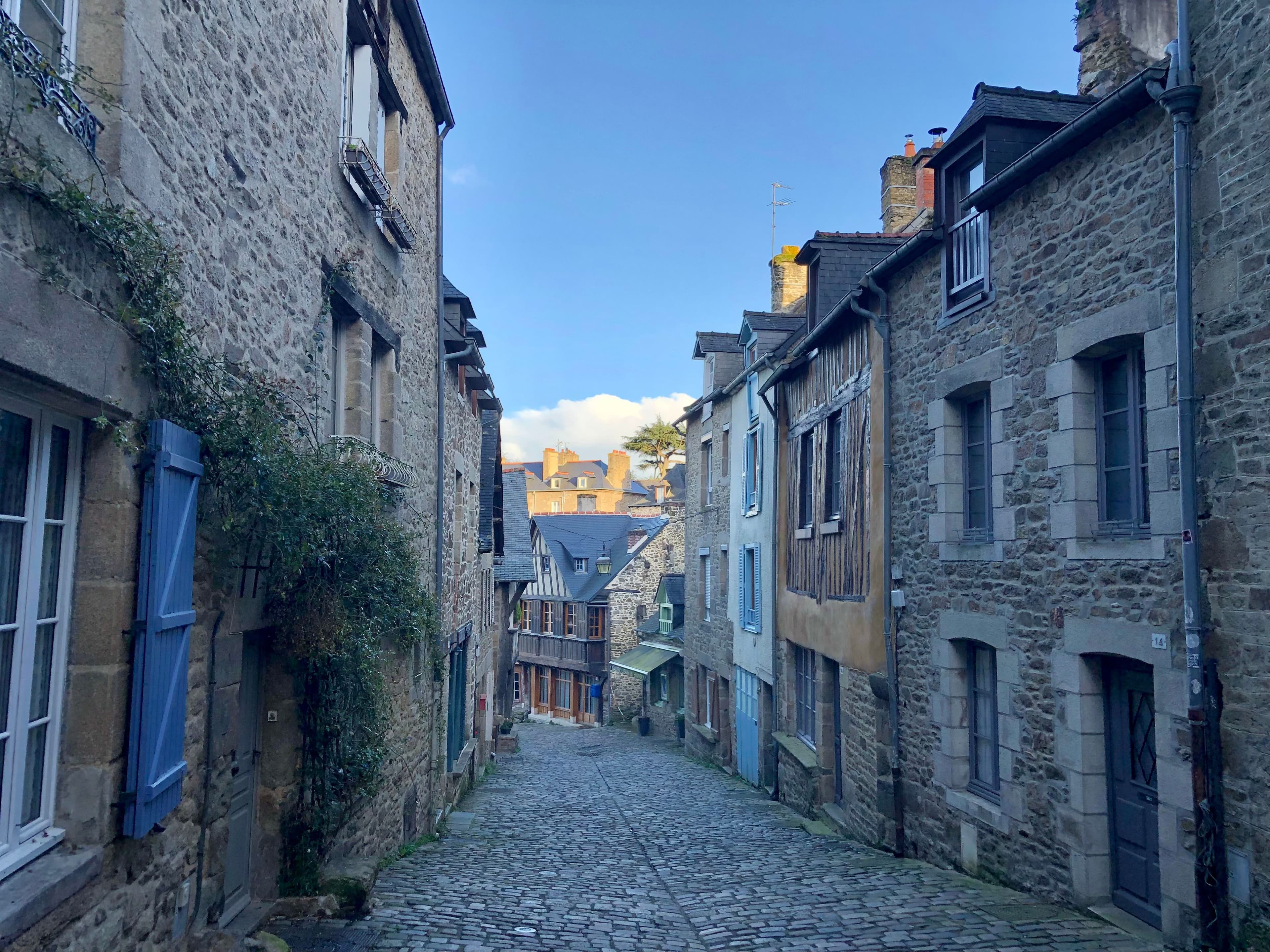 La rue Jerzual à Dinan. ©Roole 