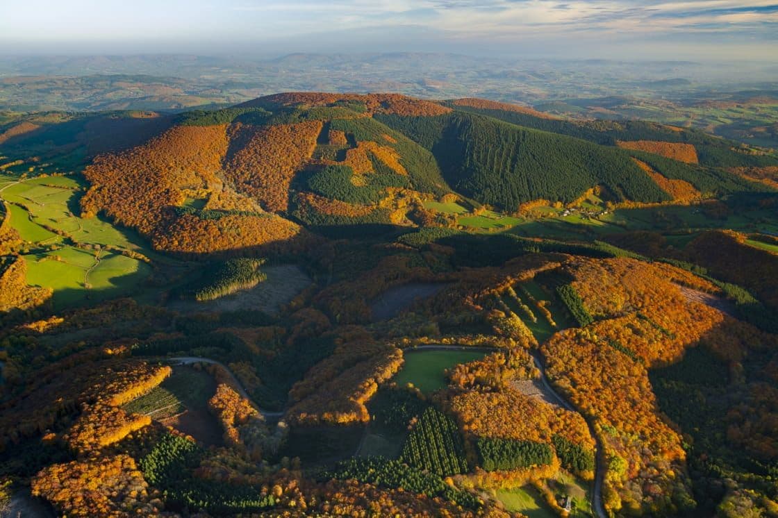 Le Mont Beuvray vu du ciel. ©OT Morvan