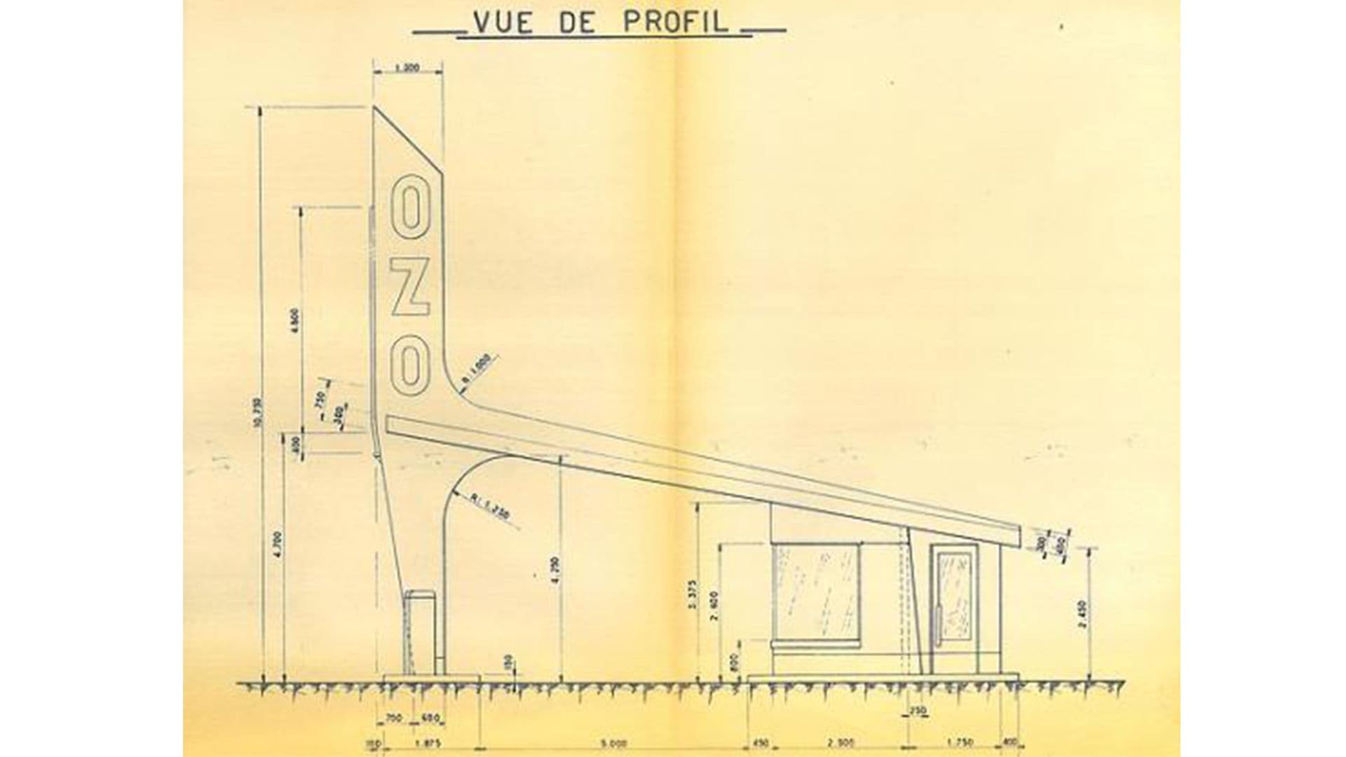 La station-service a été imaginée par l'architecte Paul Lagneau. ©Archives municipales de Sainte-Maure-de-Touraine. 