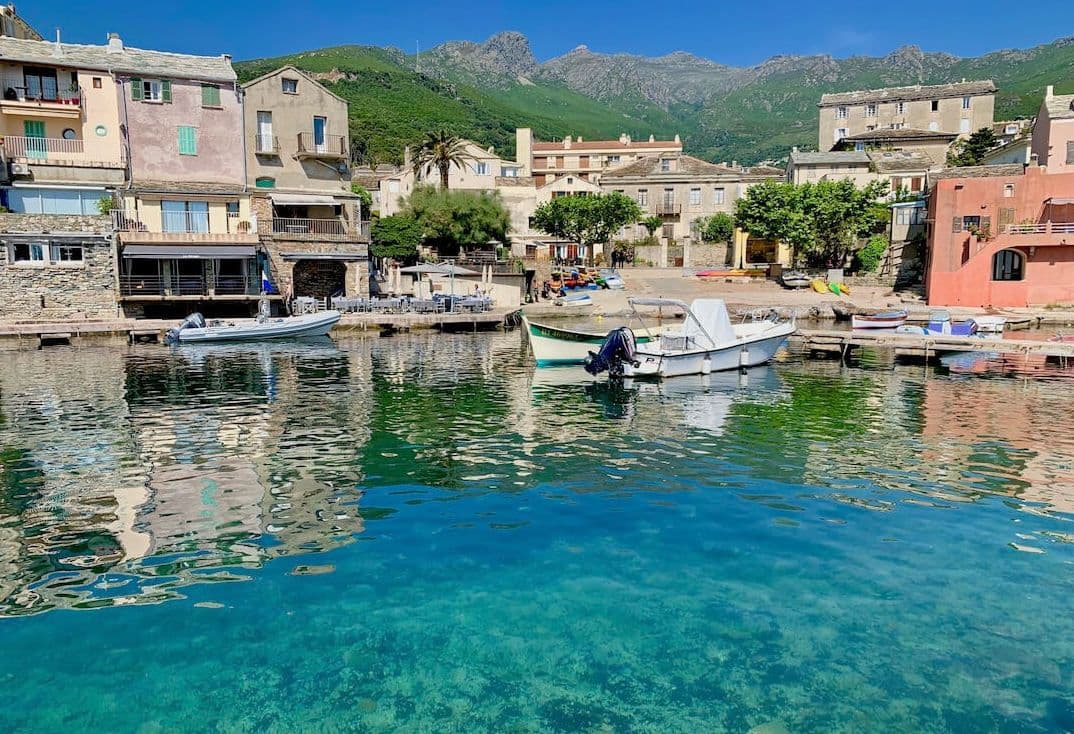 Vue sur le port d'Erbalunga 