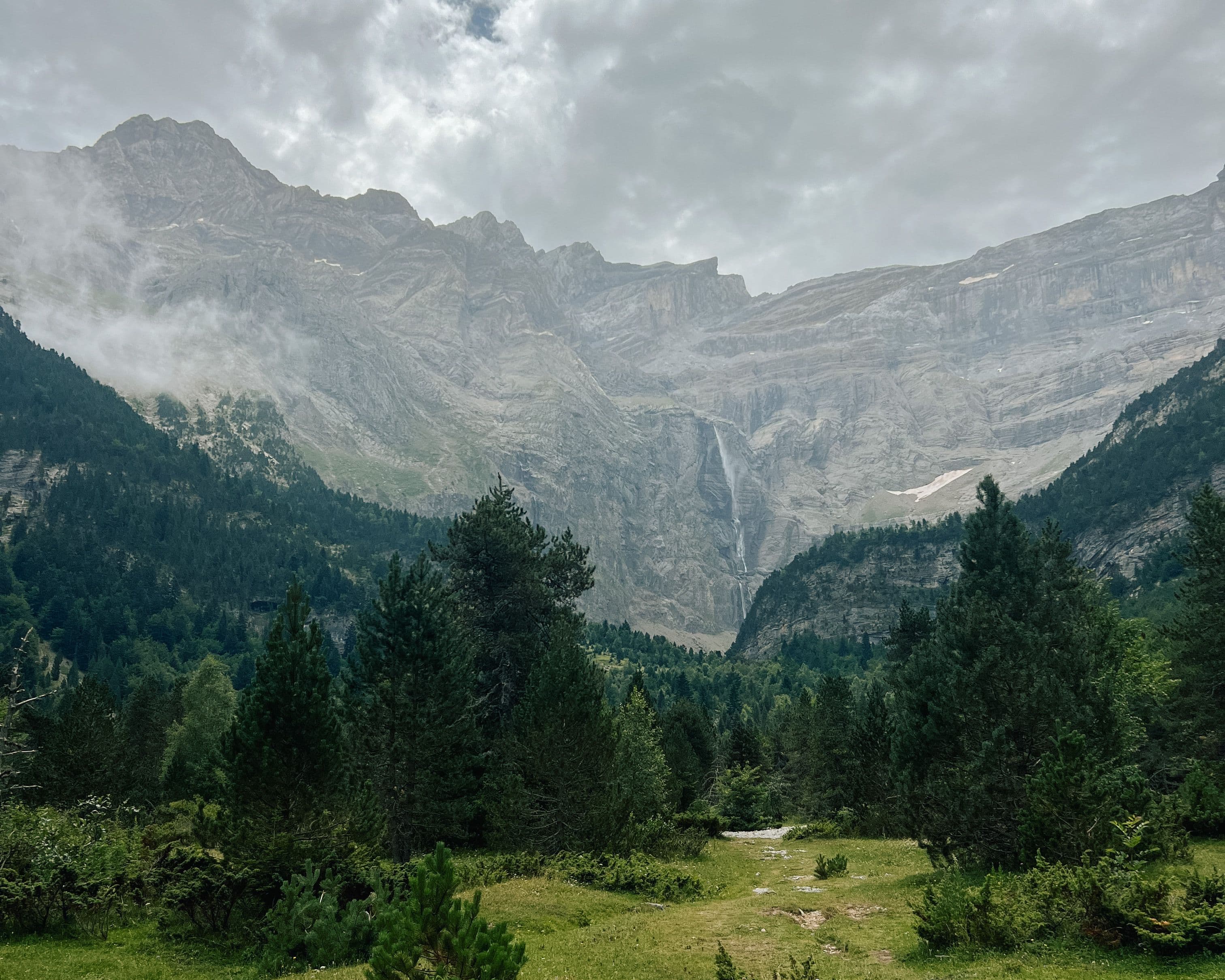 Le cirque de Gavarnie et sa Grande Cascade.