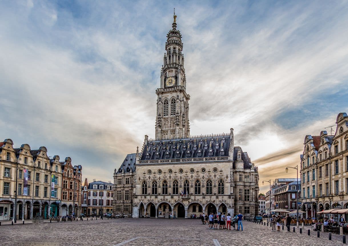 Le beffroi de l'Hôtel de Ville d'Arras, Place des Héros.