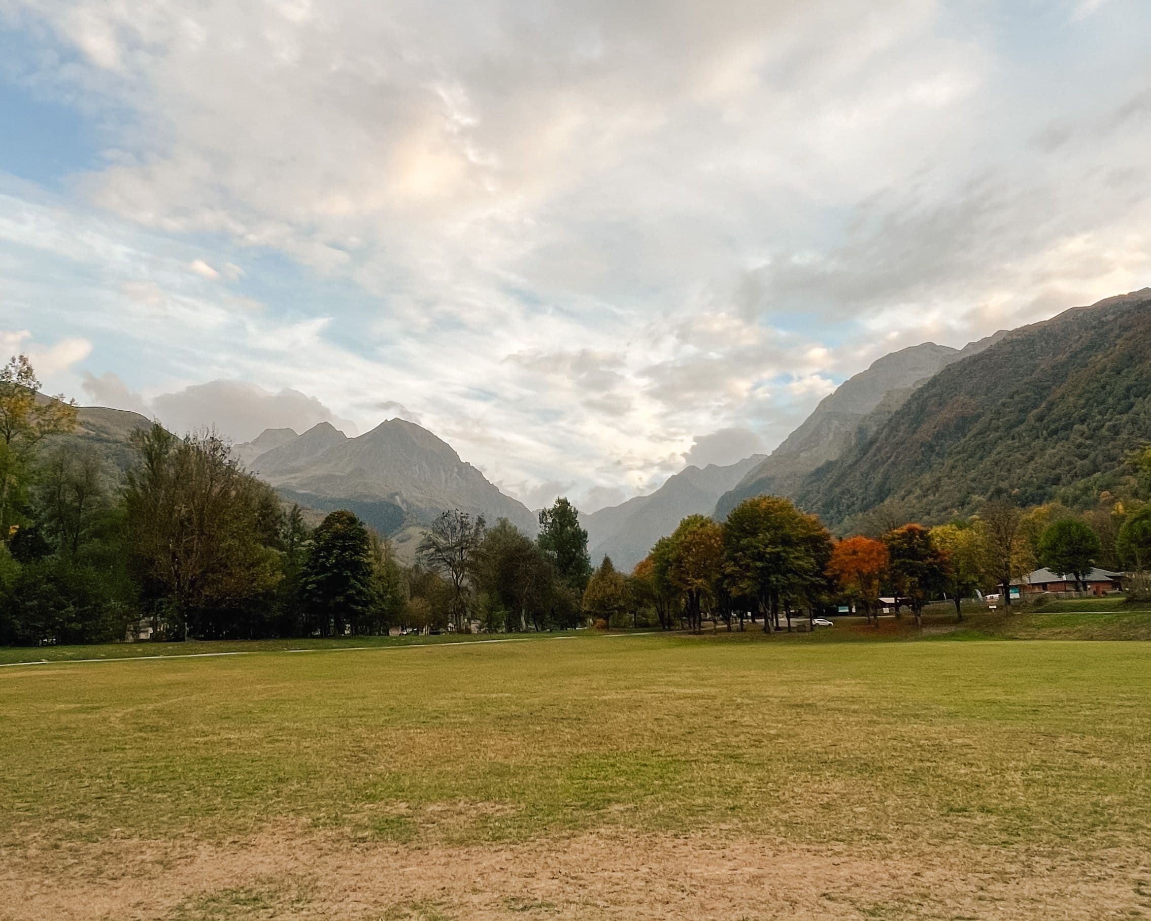 La vue sur le Massif de Néouvielle.