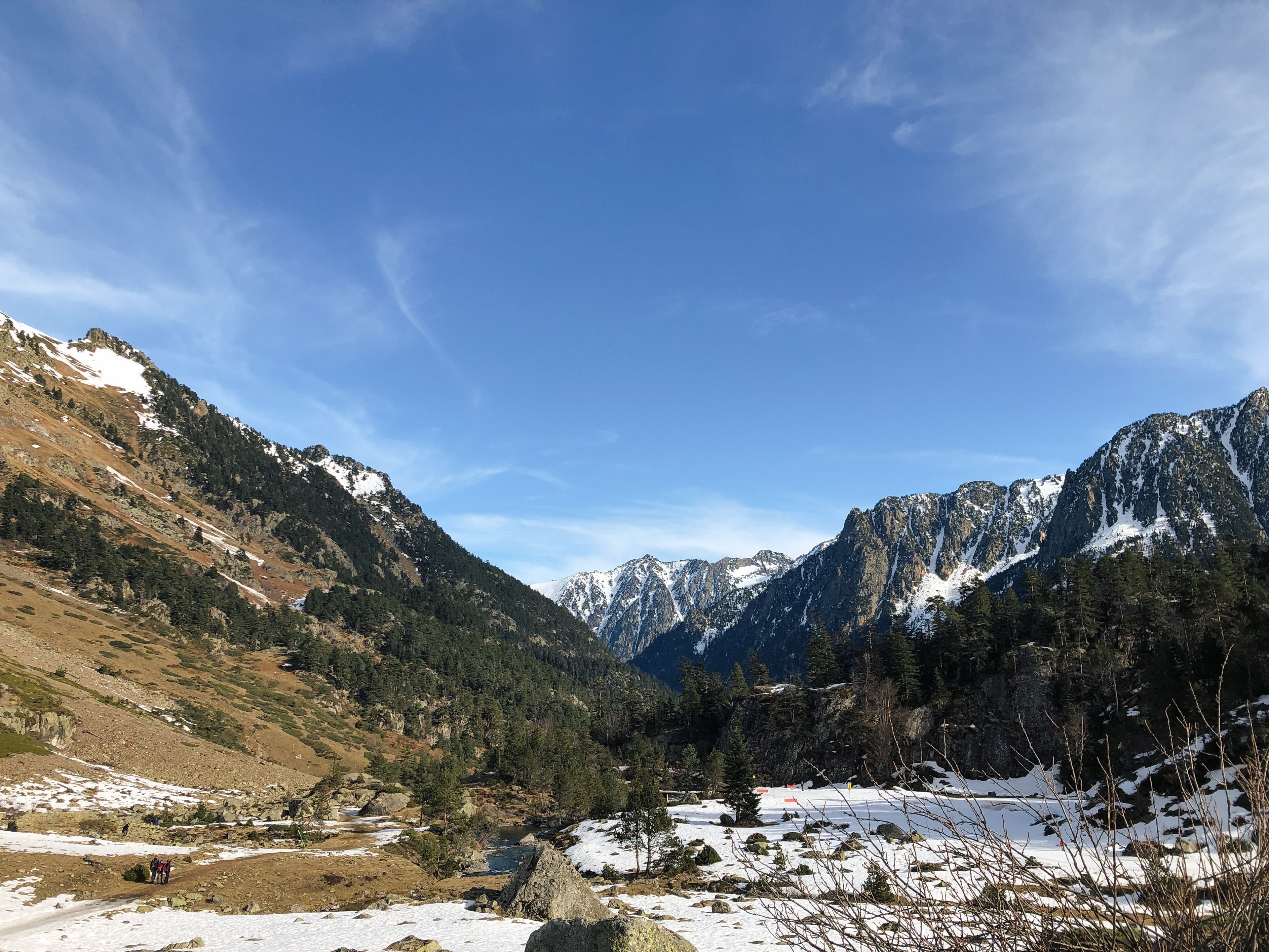 Le sentier raquette en hiver au Pont d'Espagne.