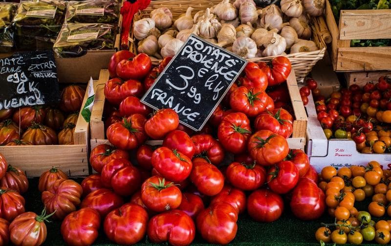 Le vendredi, c'est jour de marché à Eygalières ! ©OT Eygalières