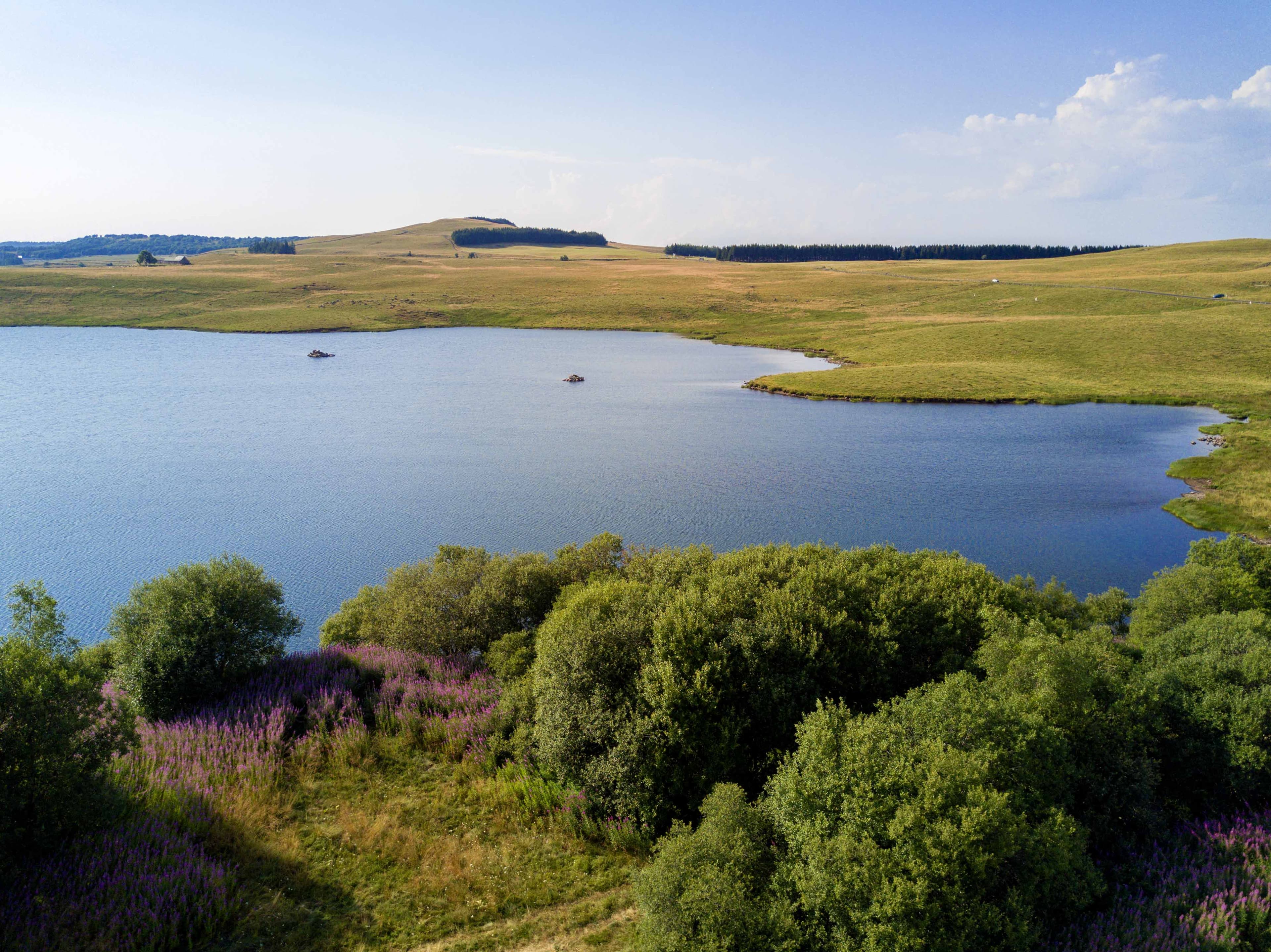 Le Lac des moines est situé à 1300 m d'altitude. ©OT Aubrac